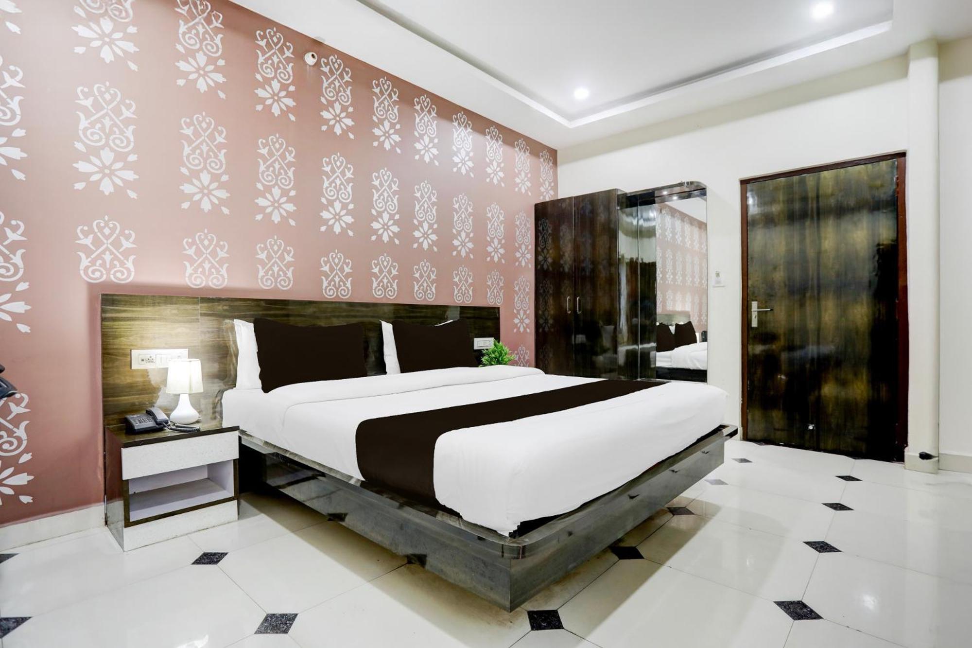Super Townhouse Gida Near Rto Office Hotel Gorakhpur Luaran gambar