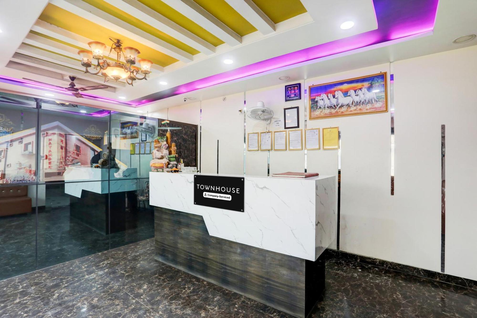 Super Townhouse Gida Near Rto Office Hotel Gorakhpur Luaran gambar