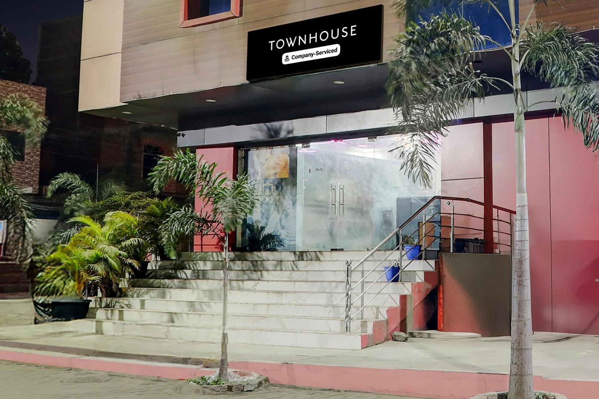 Super Townhouse Gida Near Rto Office Hotel Gorakhpur Luaran gambar