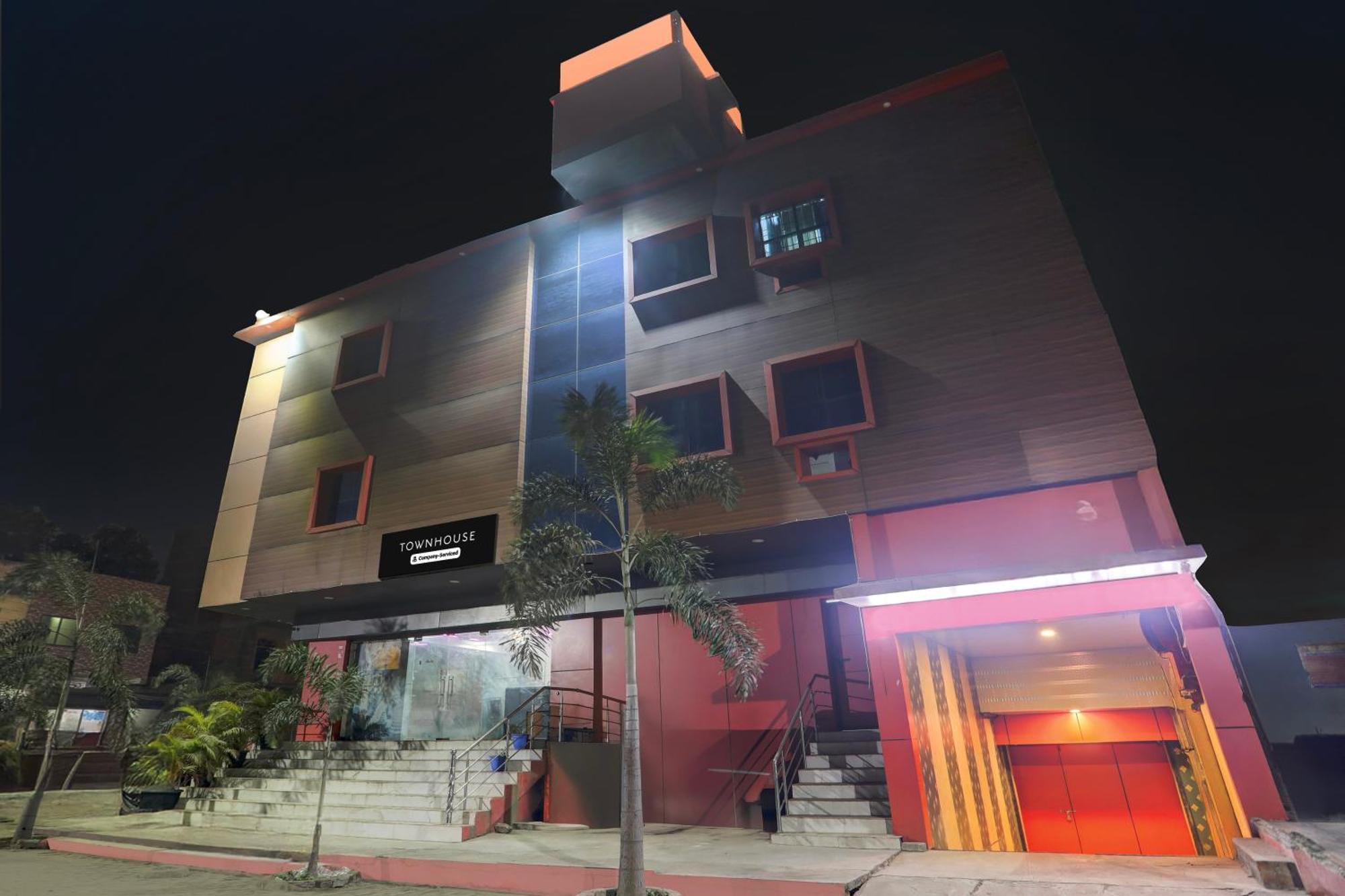 Super Townhouse Gida Near Rto Office Hotel Gorakhpur Luaran gambar
