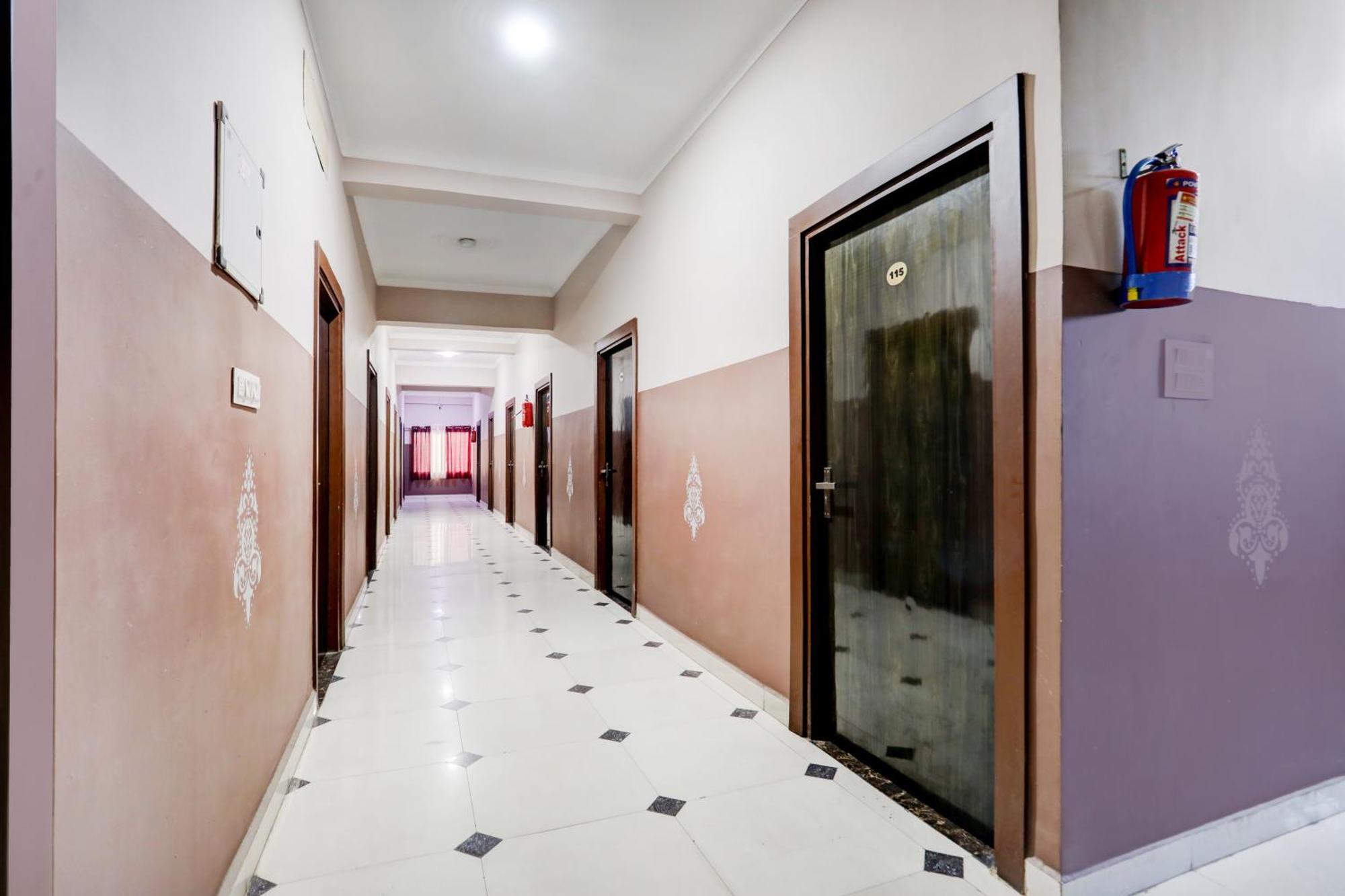 Super Townhouse Gida Near Rto Office Hotel Gorakhpur Luaran gambar