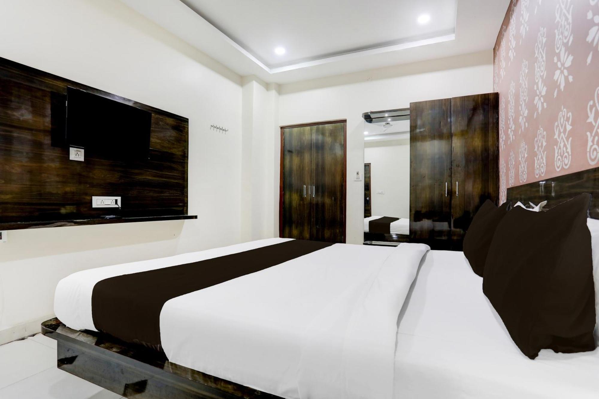 Super Townhouse Gida Near Rto Office Hotel Gorakhpur Luaran gambar
